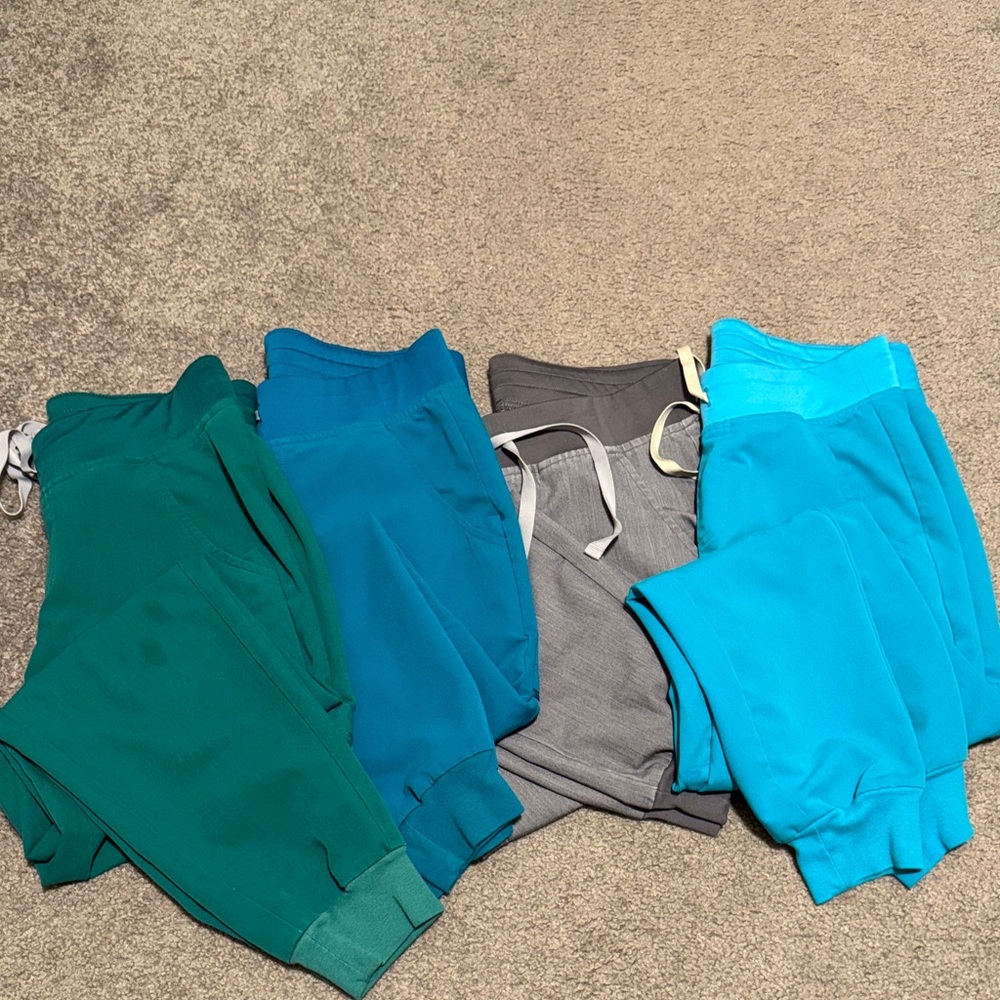 Lot of (4) Figs Zamora scrub pants